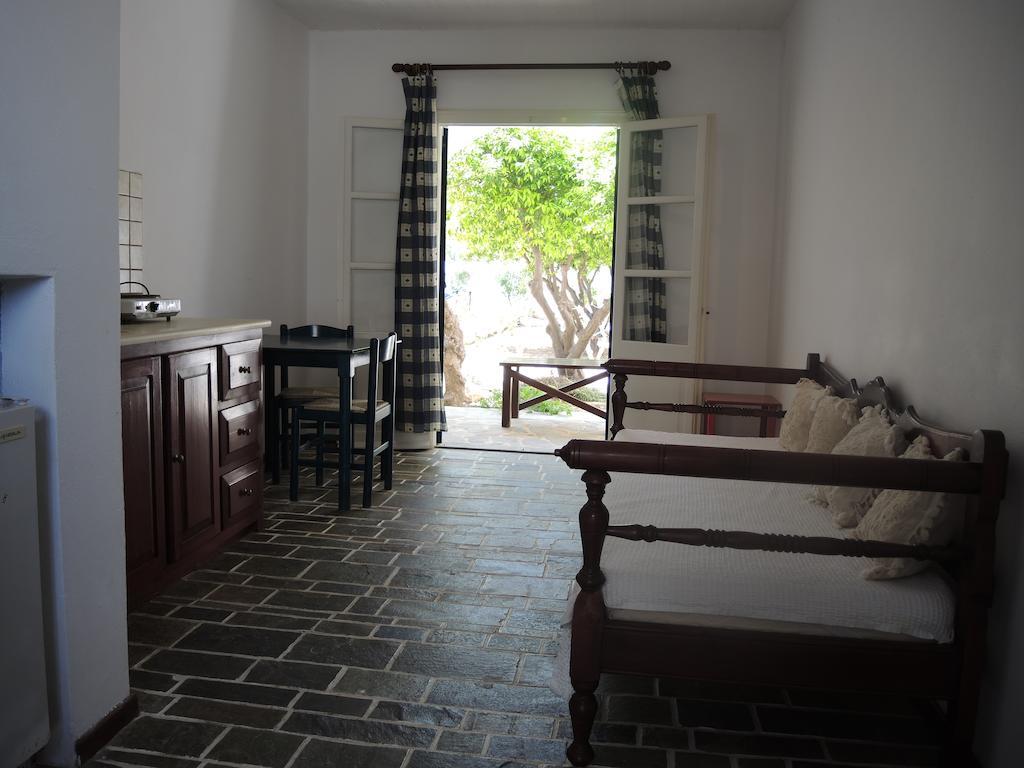 Utopia Hotel Apartments Agia Marina  Bilik gambar